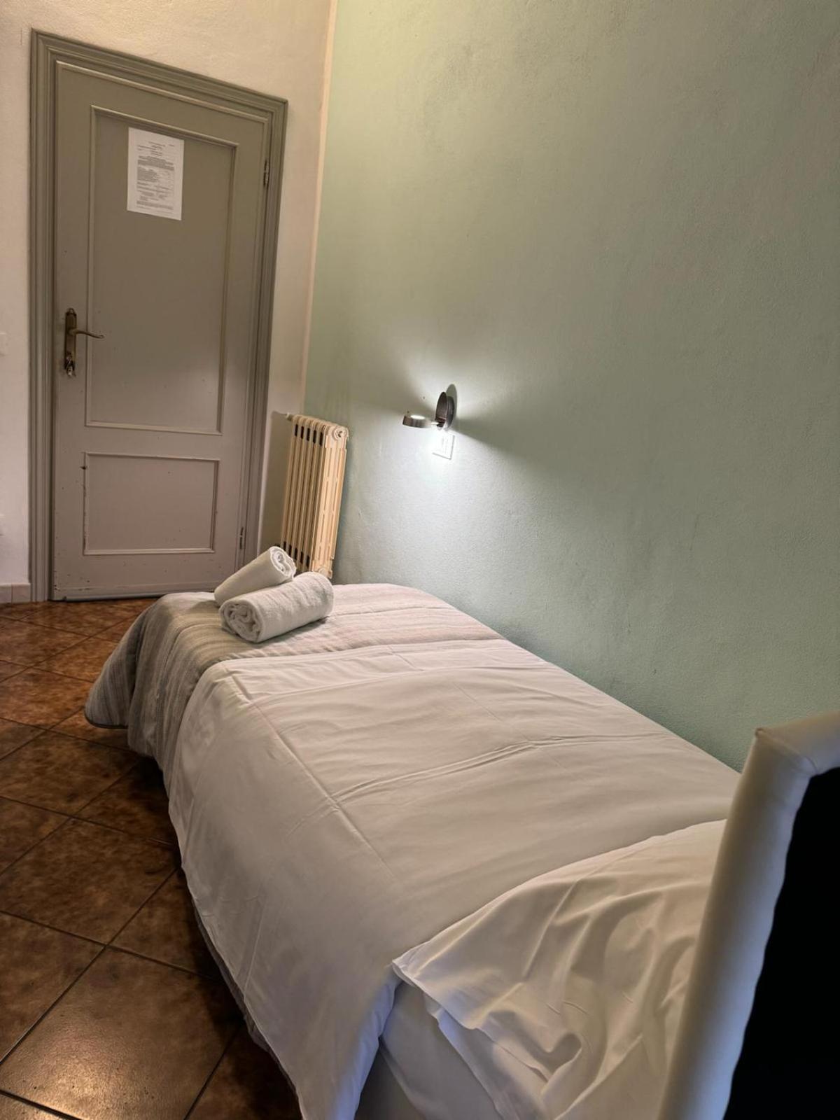 Crown Guest House ピサ エクステリア 写真