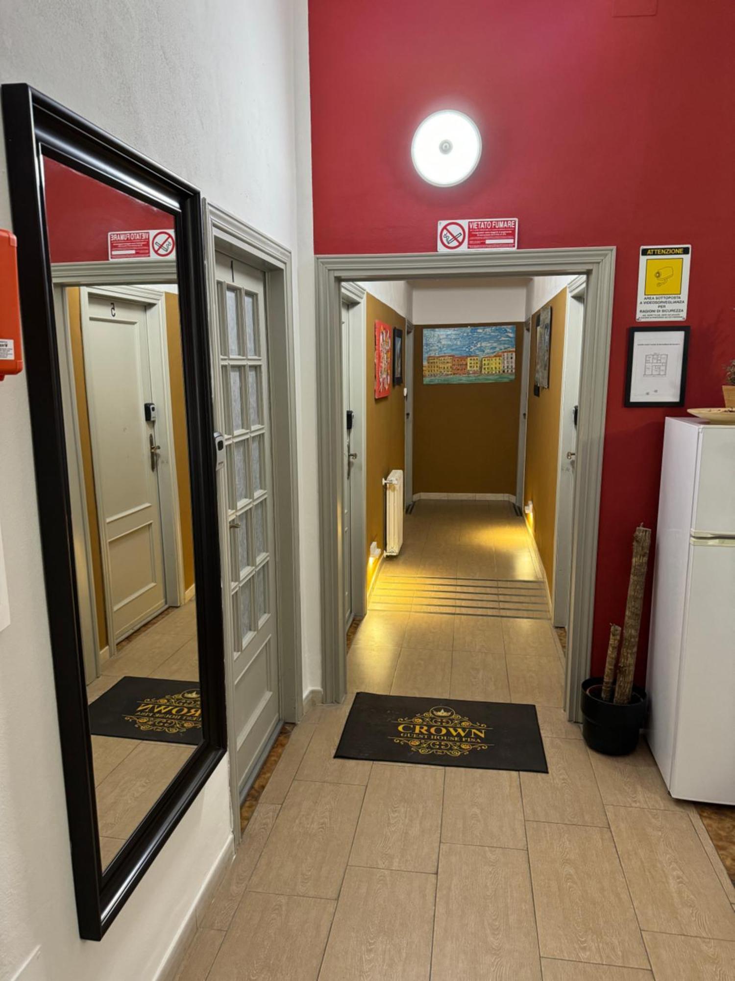Crown Guest House ピサ エクステリア 写真